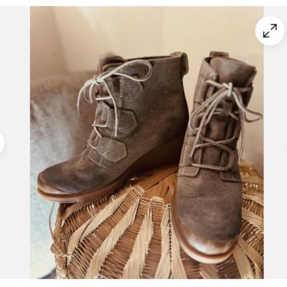 Sorel Toronto Olive Wedge Ankle Boots Womens Size 7 Suede Leather Lace Up